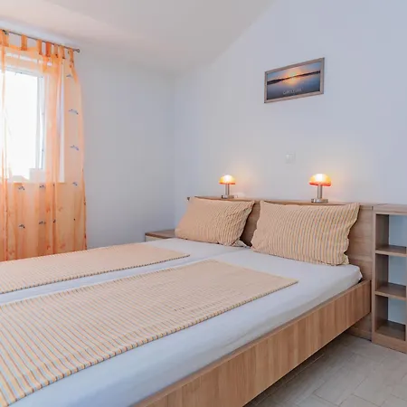 Apartamento Mlasina-6 By Interhome