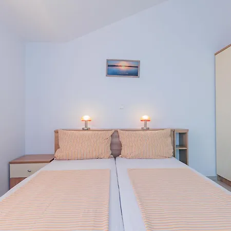 Apartamento Mlasina-6 By Interhome