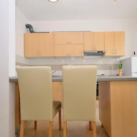 Apartamento Mlasina-6 By Interhome
