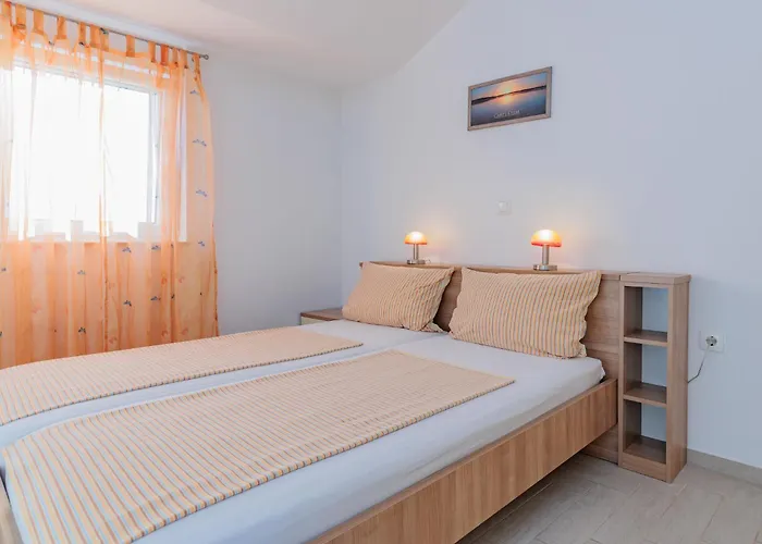 Apartamento Mlasina-6 By Interhome