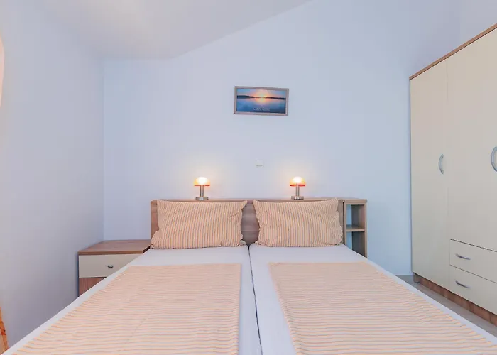 Apartamento Mlasina-6 By Interhome