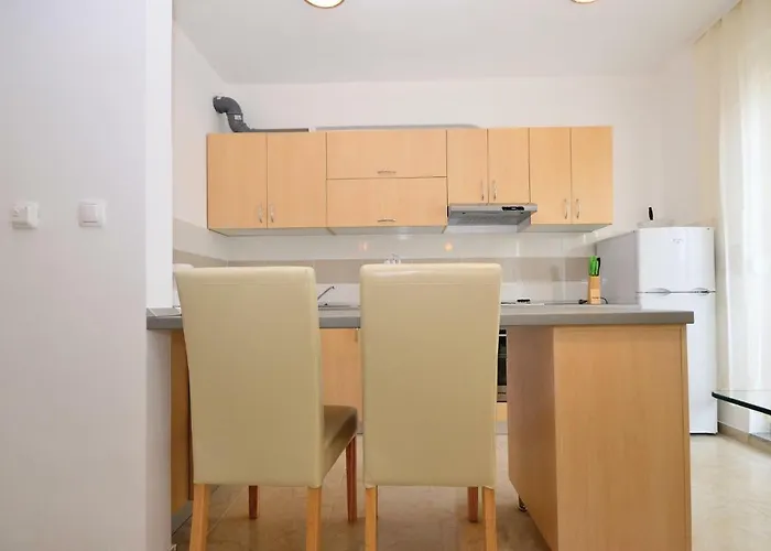 Apartamento Mlasina-6 By Interhome